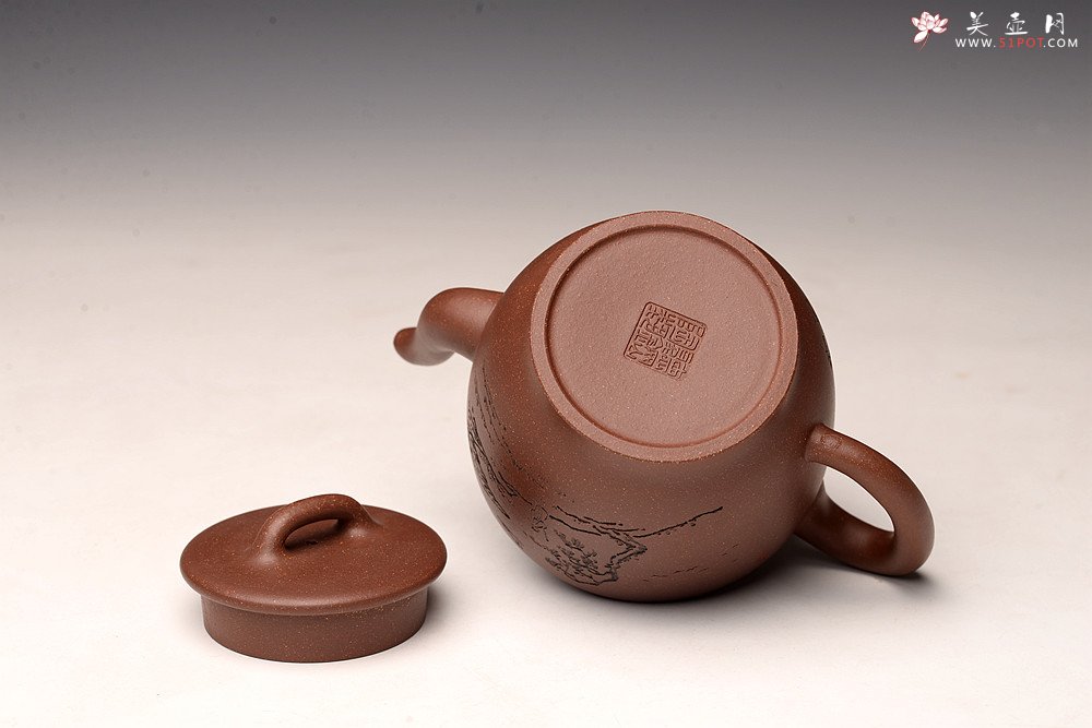紫砂壶图片：张听刚精心装饰 元瑞 古风秉然 老紫泥调砂 做工精致 - 宜兴紫砂壶网