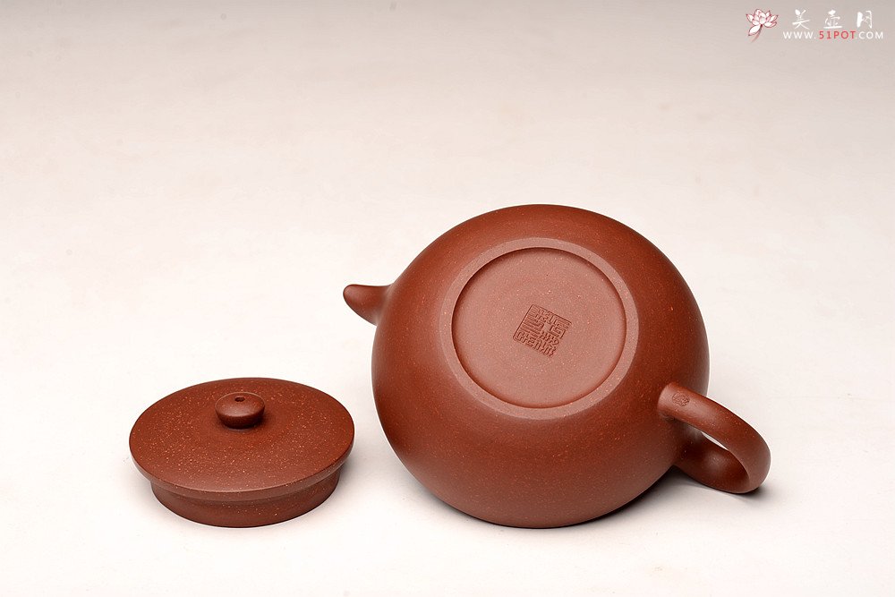 紫砂壶图片：美壶特惠 钱浩进步作品 线条优美 典雅大方 全手工单片拍打成型 汉扁 超高性价比 - 宜兴紫砂壶网