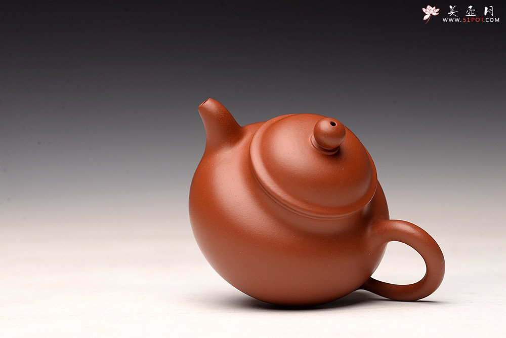 紫砂壶图片：手工练泥 矿质丰富 传统实用朱泥小潘壶 夏日消暑利器 - 宜兴紫砂壶网