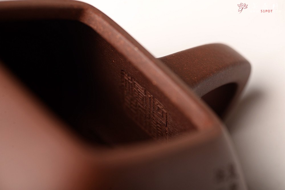 紫砂壶图片：强强联合 国师和石装饰 文气简约  全手四方瓢 精道实用 - 宜兴紫砂壶网