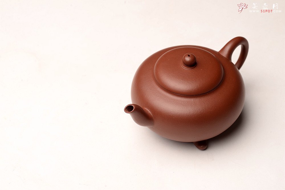 紫砂壶图片：王薇丙申秋全手新作 三足水平 线条流畅 做工精致 - 宜兴紫砂壶网