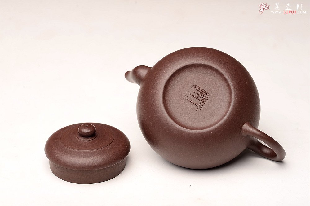 紫砂壶图片：王薇丙申夏全手精品 气韵贯通 型制耐品 优质紫泥 摹古圆壶 - 宜兴紫砂壶网