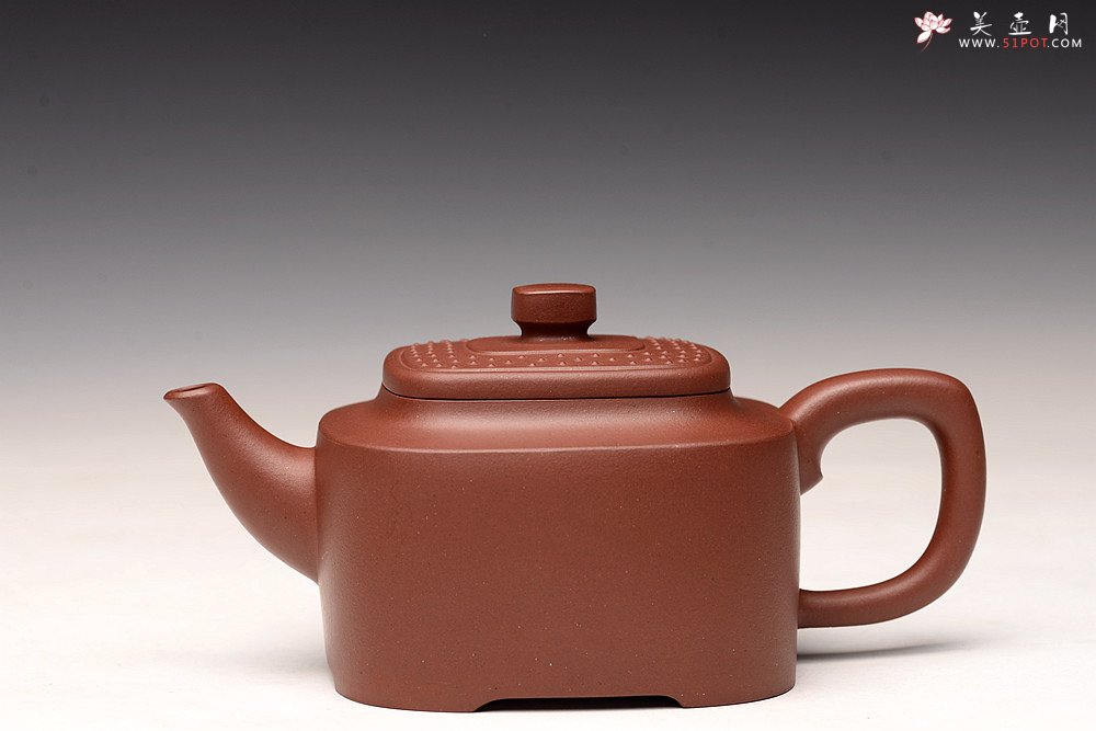 紫砂壶图片：储俊伟经典精工之作 线条流畅 古韵悠悠 全手玉璧紫韵 - 宜兴紫砂壶网