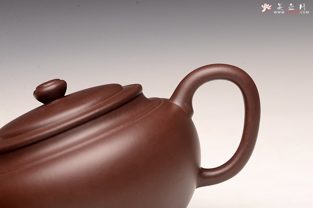 紫砂壶图片：于洪霞丙申夏全手摹古  做工精致 典雅大气 剑流腰线 造型简练 - 宜兴紫砂壶网