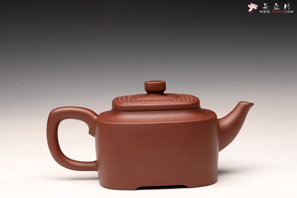 紫砂壶图片：储俊伟经典精工之作 线条流畅 古韵悠悠 全手玉璧紫韵 - 宜兴紫砂壶网