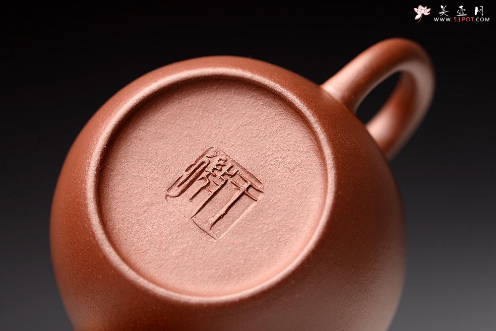 紫砂壶图片：王薇丙申夏全手新作 摹古宫灯 高挑古朴 适用发酵类茶 - 宜兴紫砂壶网