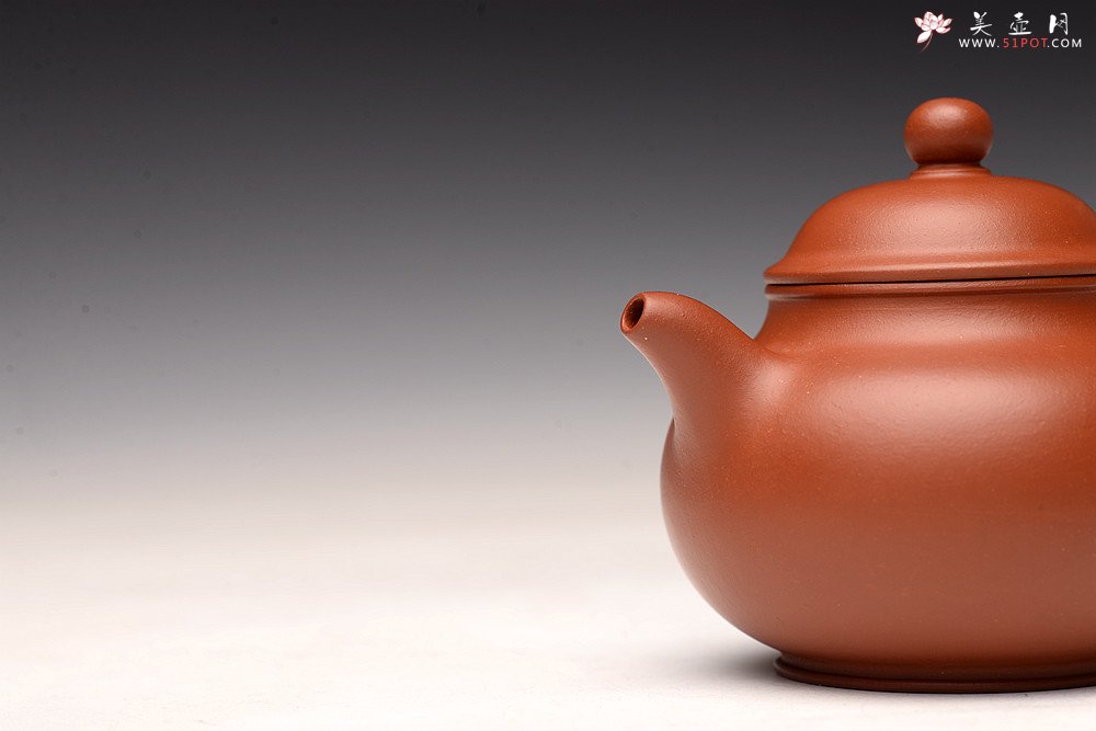 紫砂壶图片：手工练泥 矿质丰富 传统实用朱泥小潘壶 夏日消暑利器 - 宜兴紫砂壶网