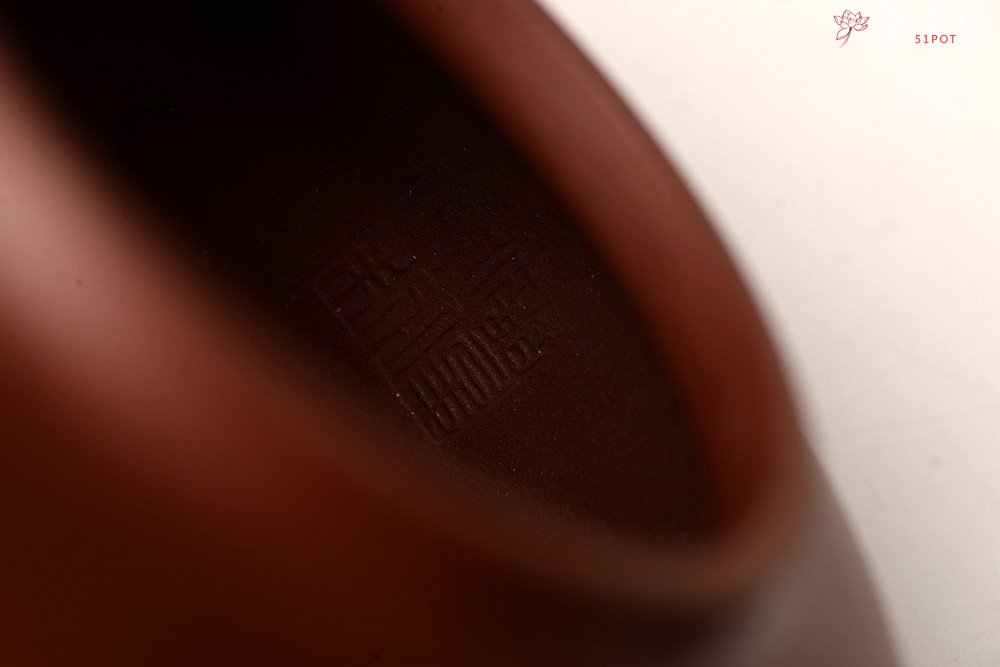 紫砂壶图片：储俊伟丙申夏全手摹古 曼生周盘 端庄素雅 国师实力派赵辉装饰 精工 - 宜兴紫砂壶网