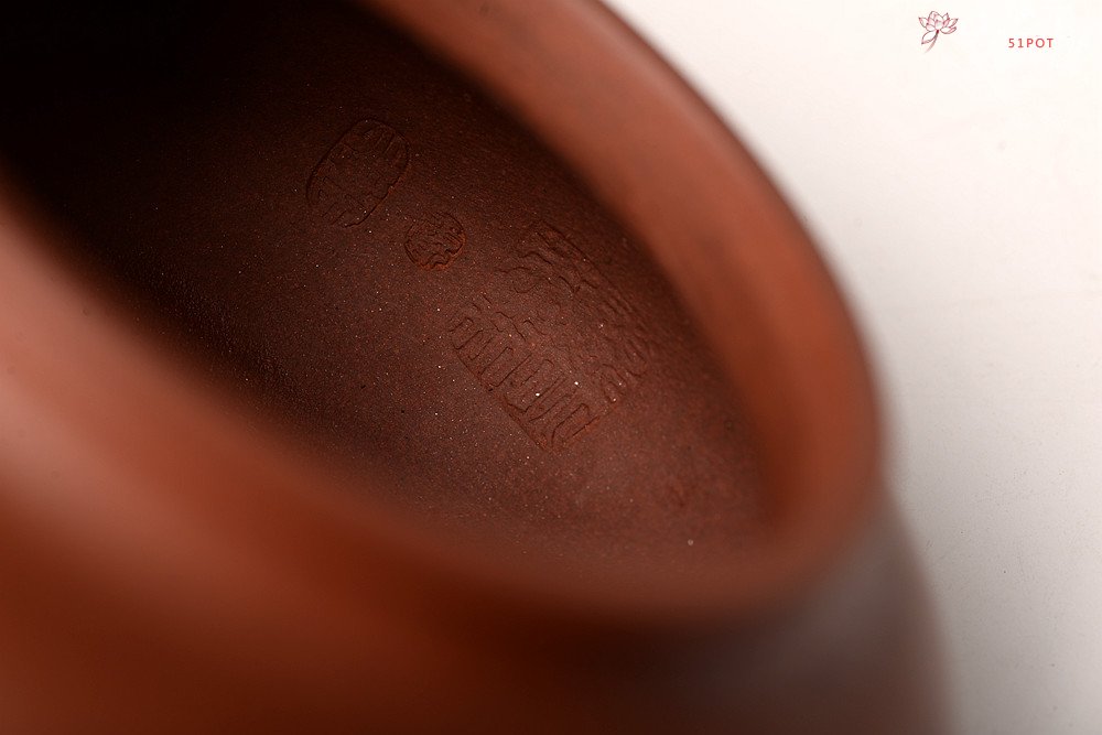 紫砂壶图片：顾小英丙申夏新作 形神兼备 传统经典 全手扁腹 推荐~ - 宜兴紫砂壶网