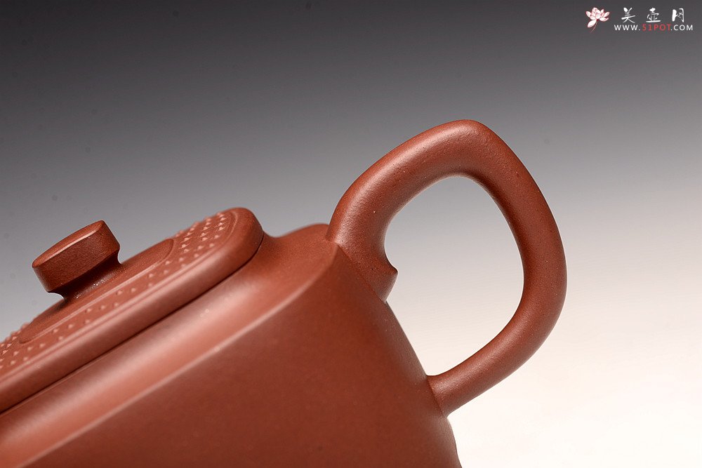 紫砂壶图片：储俊伟经典精工之作 线条流畅 古韵悠悠 全手玉璧紫韵 - 宜兴紫砂壶网
