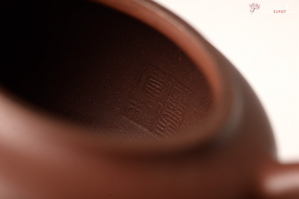 紫砂壶图片：炮管经典 油润原矿底槽青 全手圆璧 传统功力 - 宜兴紫砂壶网