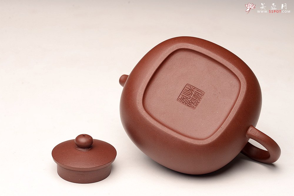 紫砂壶图片：储俊伟丙申秋作品 方圆之魅 素芳雅致 全手寓方 - 宜兴紫砂壶网