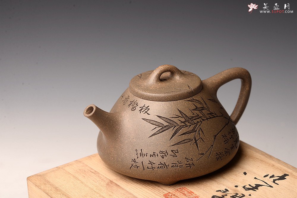 紫砂壶图片：钱建荷丙申全手摹古 张听刚装饰 子冶石瓢 自然舒美 不再接受定做 - 宜兴紫砂壶网