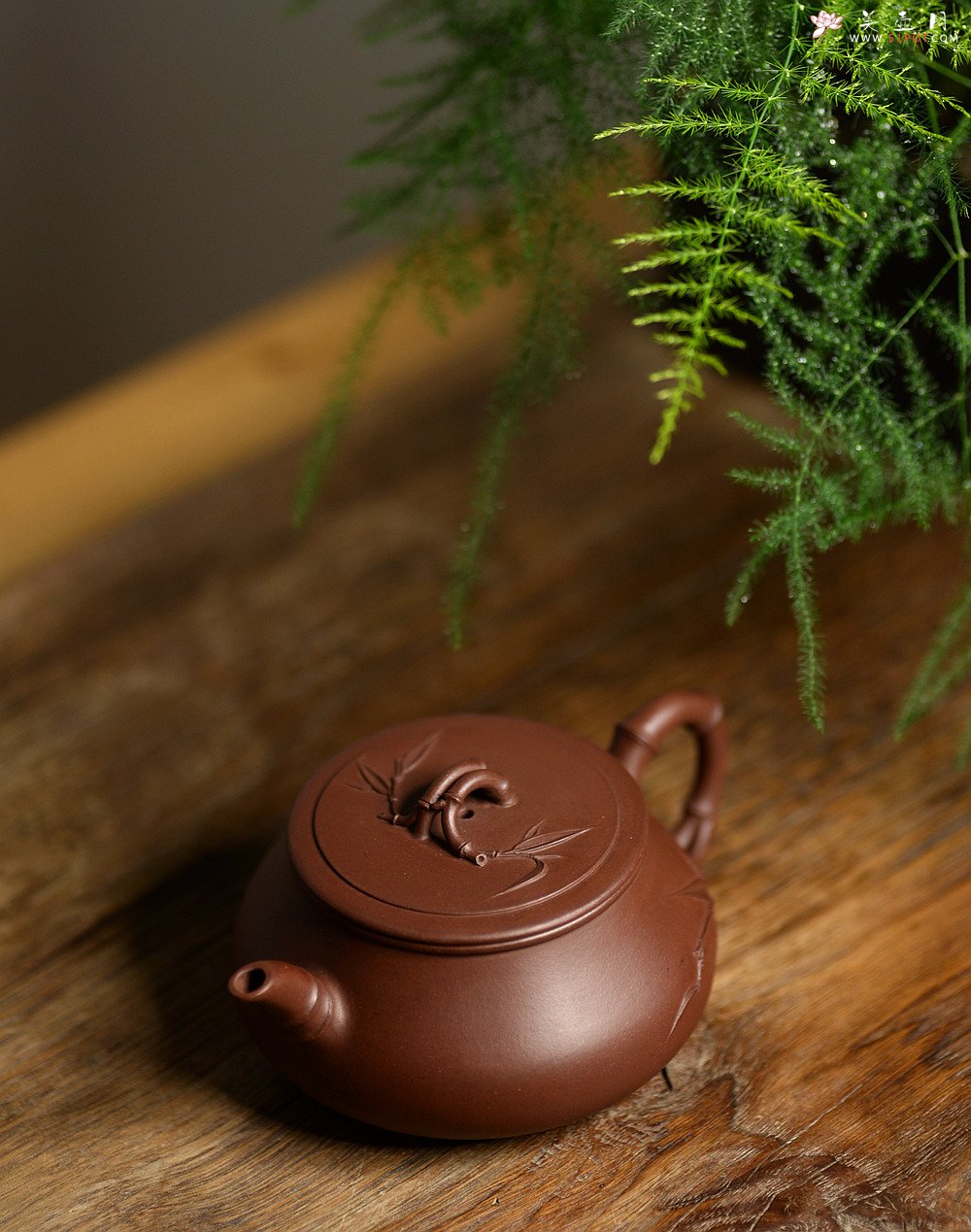 紫砂壶图片：江家风范 雅致清秀 实力之作 全手刹凹清风竹影 居不可无竹~ - 宜兴紫砂壶网