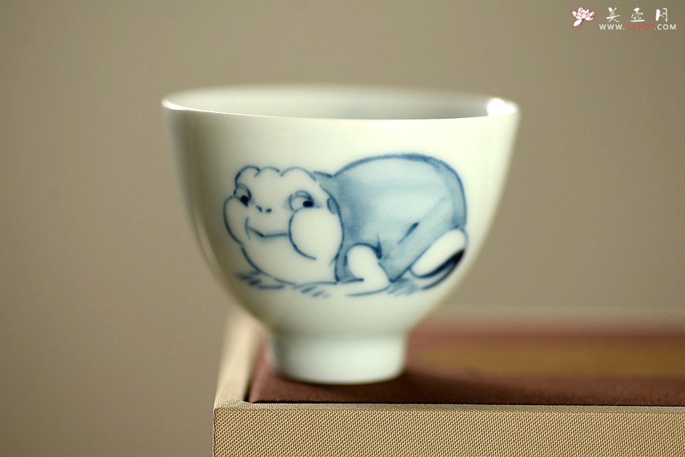 紫砂壶图片：大生（姜寅）玩瓷 青花龍系列 趣味十足 ~ 品茗对杯 送礼自藏均佳 - 宜兴紫砂壶网