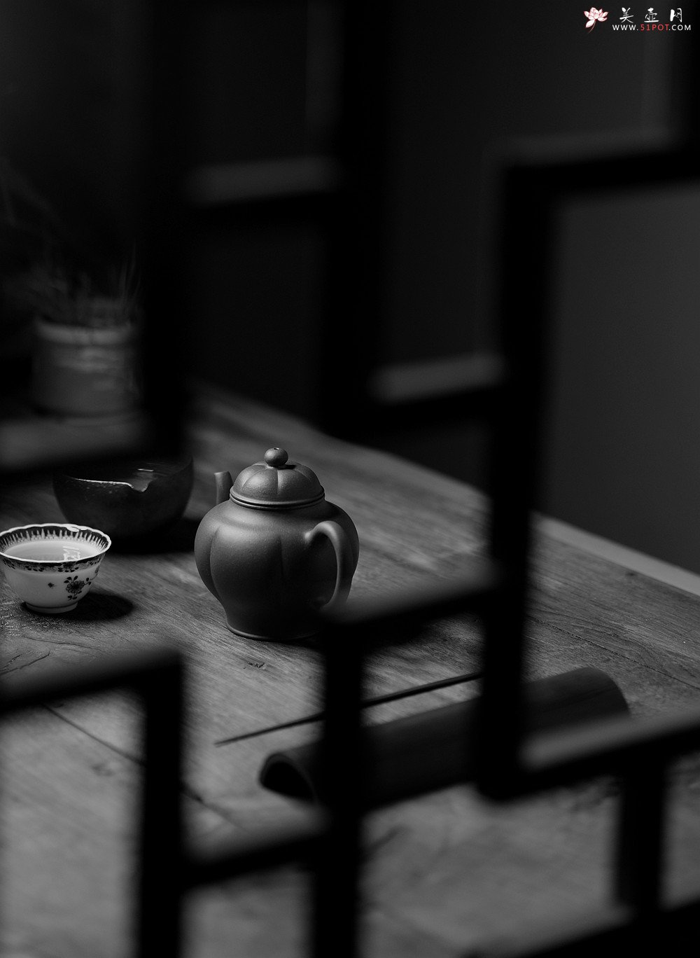 紫砂壶图片：储亚丙申秋全手新品 精工筋囊 高俊神怡 耐品 瑞福 高温底槽青 - 宜兴紫砂壶网