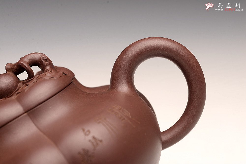 紫砂壶图片：酒虎丙申夏 精品之作 大气磅礴 全手工上合桃 和石装饰 珍藏 - 宜兴紫砂壶网