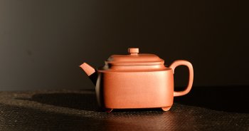 紫砂壶图片：于洪跃丙申秋全手新品 单片拍打 方正俊秀 温文尔雅 紫炉 - 宜兴紫砂壶网