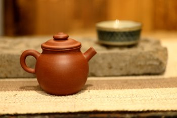 紫砂壶图片：美壶特惠 玩味巨轮 茶人最爱 实用 独孔加不锈钢滤网 - 宜兴紫砂壶网