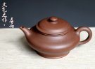 紫砂壶图片：线条流畅 实用经典 文气之作  虚扁 - 宜兴紫砂壶网