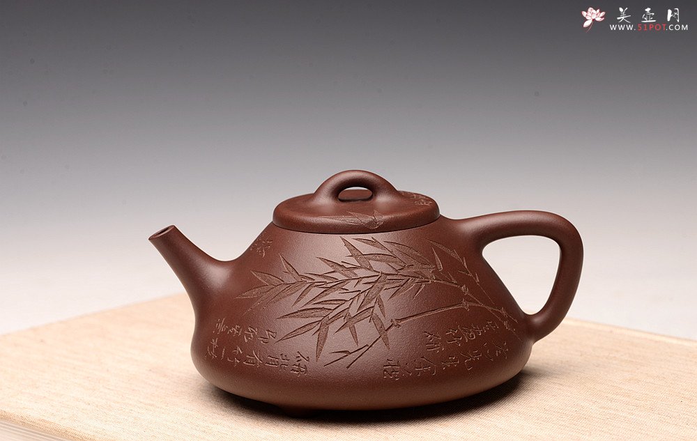 紫砂壶图片：周路健丙申夏摹古之作 张听刚装饰 文气隽永 致敬经典 全手子冶石瓢 - 宜兴紫砂壶网