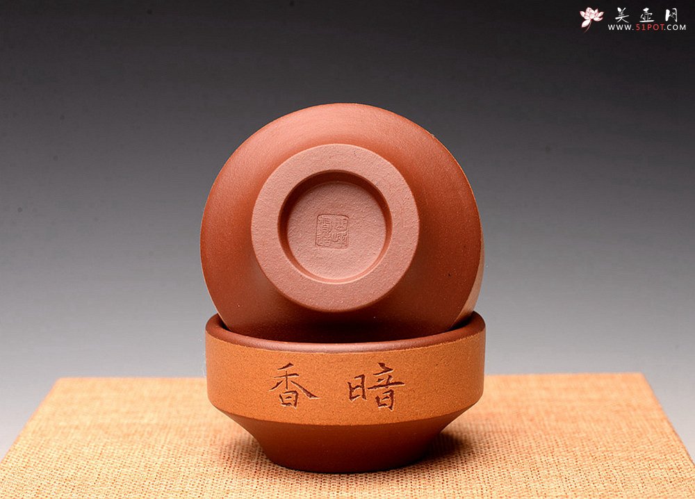 紫砂壶图片：粉浆宝盆杯  以底槽清打底粉段泥 梅兰竹菊套杯 文气古朴 精致实用 - 宜兴紫砂壶网