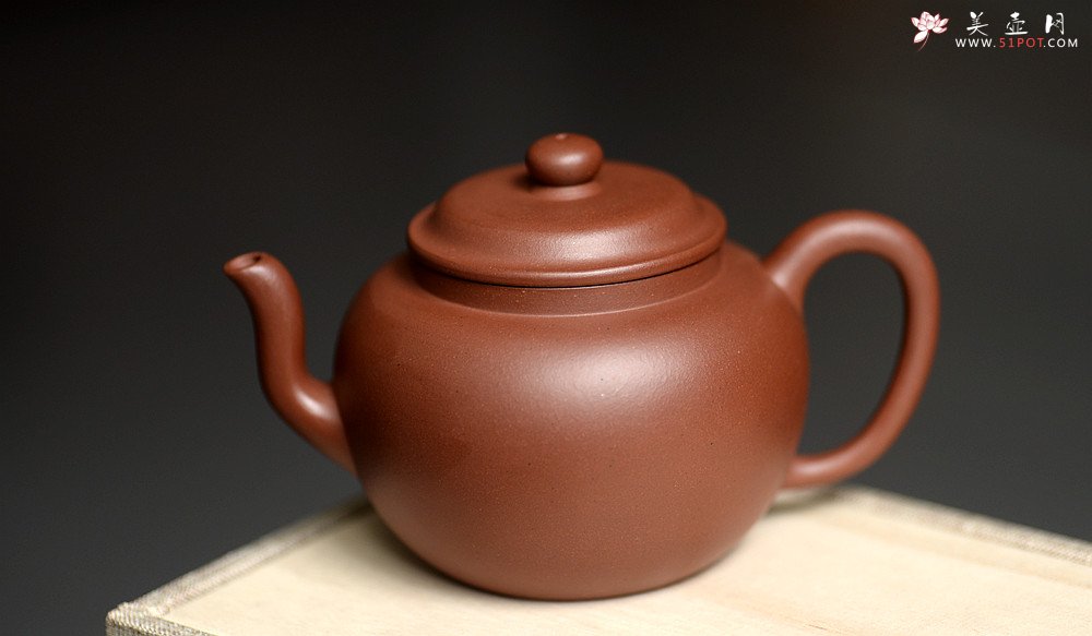紫砂壶图片：路达丙申夏全手新作 摹古宫灯 高挑古朴 - 宜兴紫砂壶网