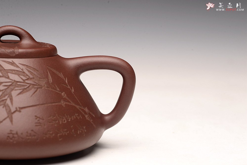 紫砂壶图片：周路健丙申夏摹古之作 张听刚装饰 文气隽永 致敬经典 全手子冶石瓢 - 宜兴紫砂壶网