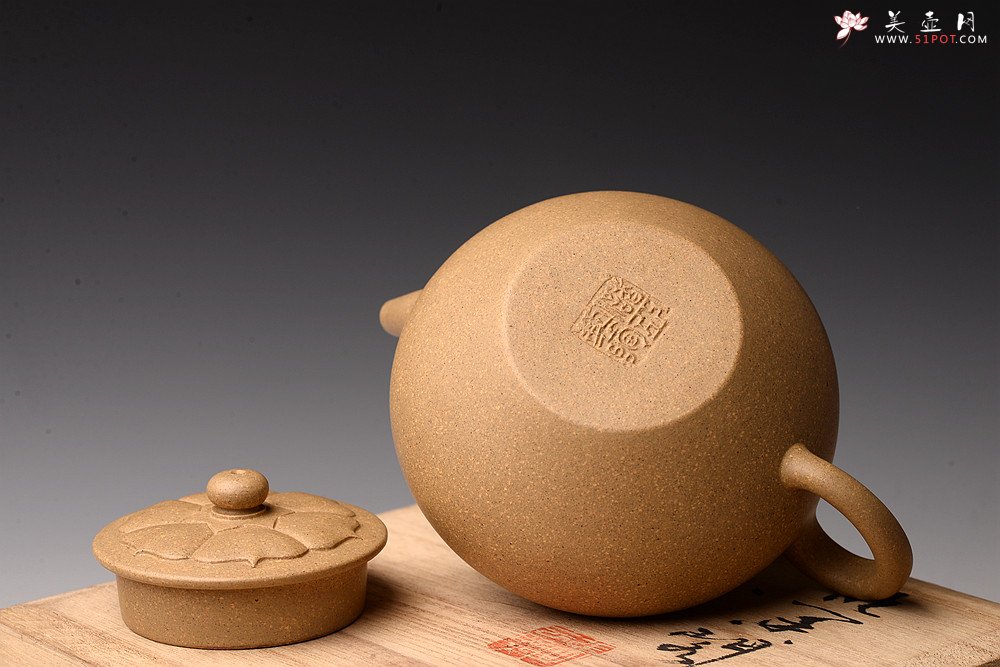 紫砂壶图片：储亚丙申秋全手新作 莲意 盖面花瓣亦全手贴制 大口实用 - 宜兴紫砂壶网