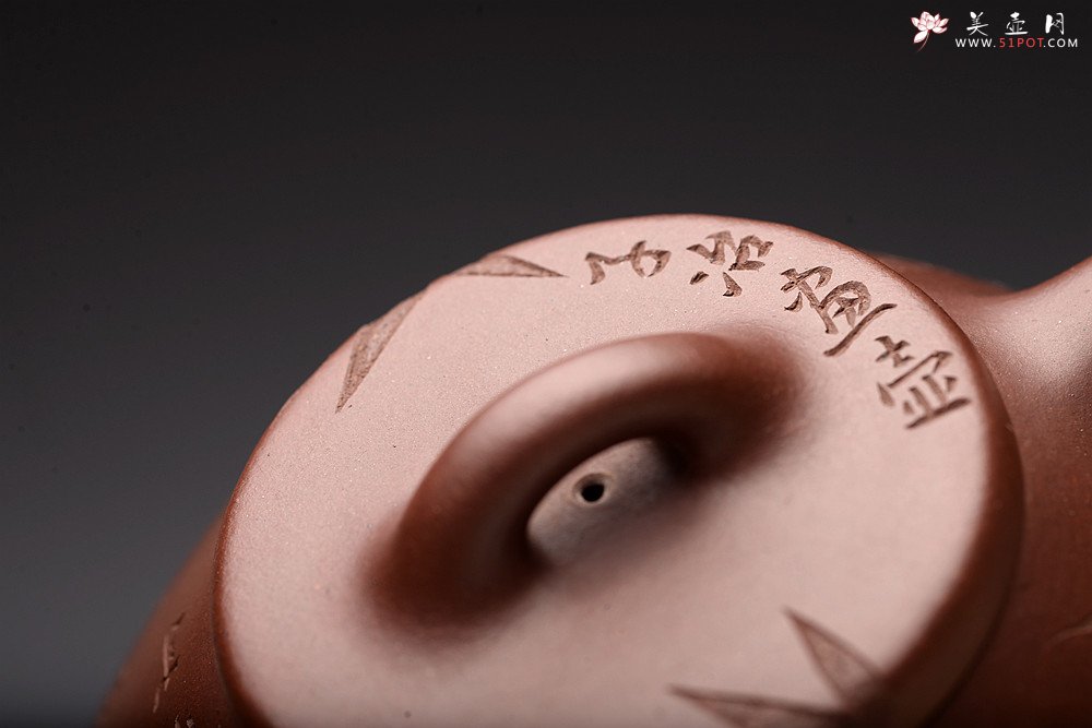 紫砂壶图片：周路健丙申夏摹古之作 张听刚装饰 文气隽永 致敬经典 全手子冶石瓢 - 宜兴紫砂壶网