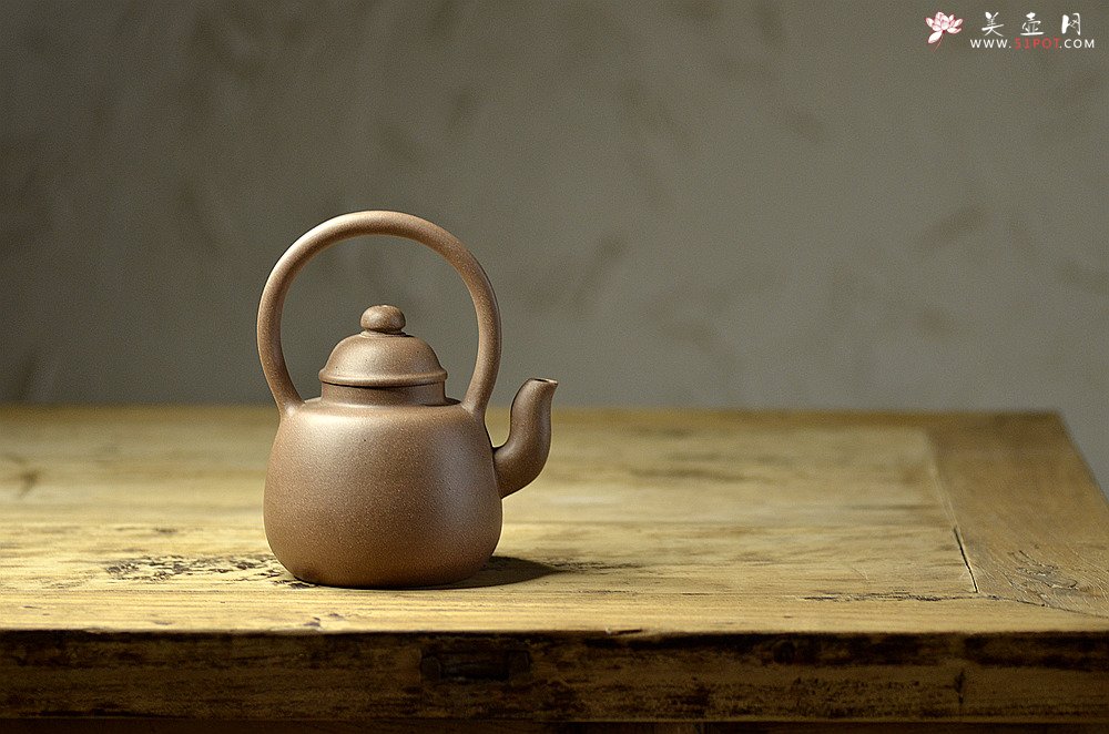 紫砂壶图片：淞庐原创作品 古朴摹明韵 永乐提梁 夏日炎炎提壶约茶~ - 宜兴紫砂壶网