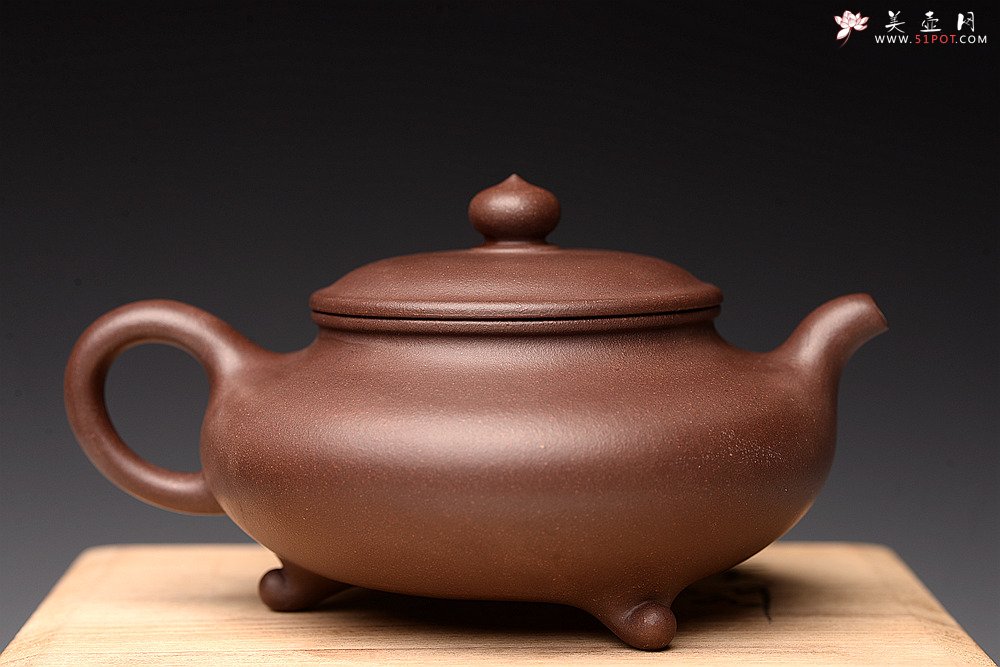 紫砂壶图片：适合绿茶 纤秀可人 三足扁樱 - 宜兴紫砂壶网