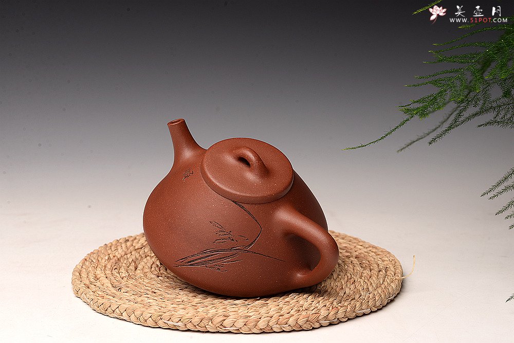 紫砂壶图片：优质降坡泥 周路健全手近作  陆轶舟刻绘 冬日实用子冶石瓢 - 宜兴紫砂壶网