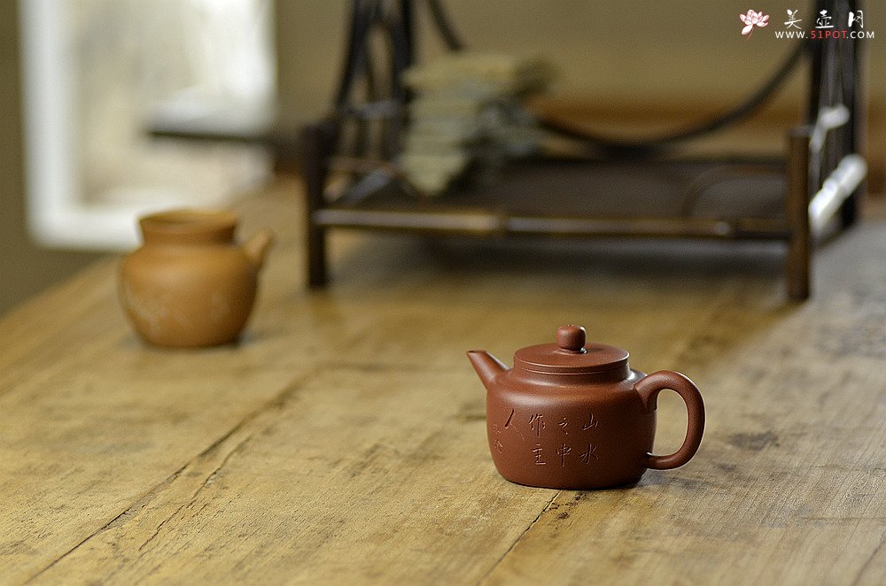紫砂壶图片：山水之中作主人 摹古剑流德中 - 宜兴紫砂壶网