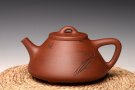 紫砂壶图片：优质降坡泥 周路健全手近作  陆轶舟刻绘 冬日实用子冶石瓢 - 宜兴紫砂壶网