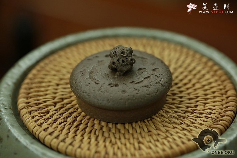 紫砂壶图片：金蟾龚春欣赏 - 宜兴紫砂壶网