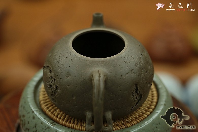 紫砂壶图片：金蟾龚春欣赏 - 宜兴紫砂壶网