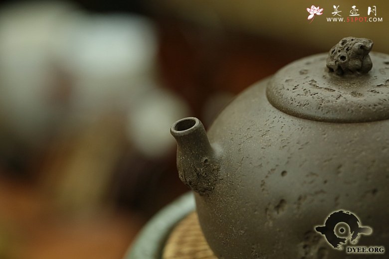 紫砂壶图片：金蟾龚春欣赏 - 宜兴紫砂壶网