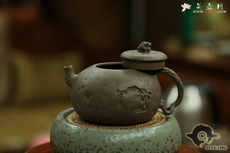 紫砂壶图片：金蟾龚春欣赏 - 宜兴紫砂壶网