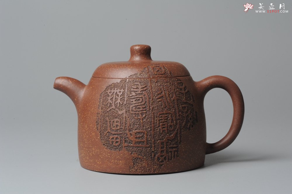 紫砂壶图片：张听刚精心装饰瓦当  金石其韵 养欲迷人 饱满 全手涌泉 - 宜兴紫砂壶网