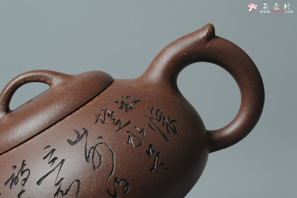 紫砂壶图片：文气装饰 饱满敦厚 扁腹 - 宜兴紫砂壶网