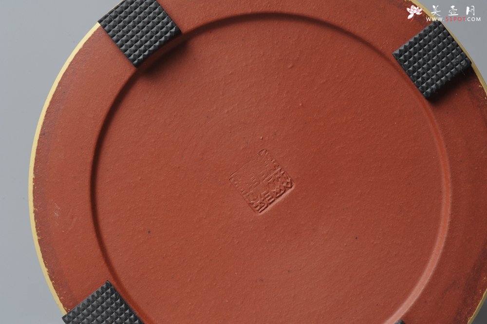 紫砂壶图片：素雅 文气 有兰有竹 笔筒 功力精湛 - 宜兴紫砂壶网