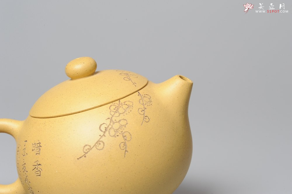 紫砂壶图片：助工袁德波精心装饰梅花 双助工联袂西施壶 - 宜兴紫砂壶网