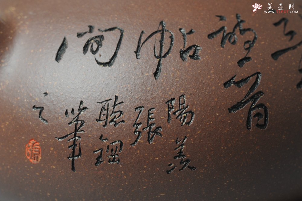 紫砂壶图片：文气装饰 饱满敦厚 扁腹 - 宜兴紫砂壶网