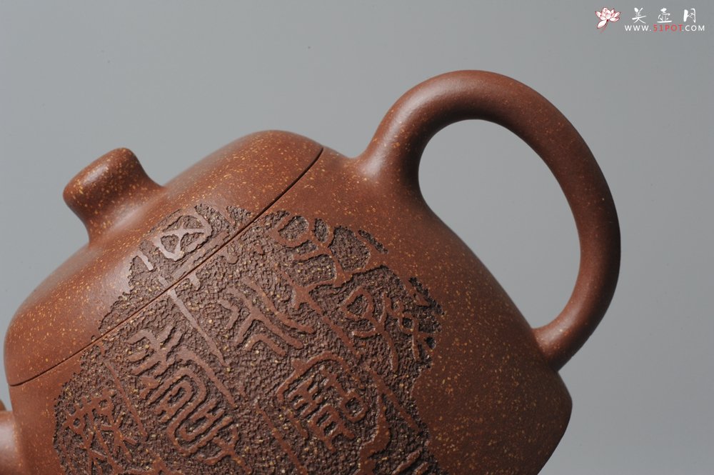 紫砂壶图片：张听刚精心装饰瓦当  金石其韵 养欲迷人 饱满 全手涌泉 - 宜兴紫砂壶网