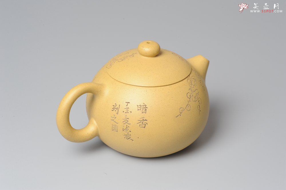 紫砂壶图片：助工袁德波精心装饰梅花 双助工联袂西施壶 - 宜兴紫砂壶网