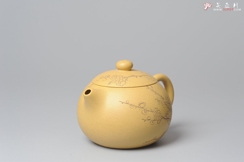 紫砂壶图片：助工袁德波精心装饰梅花 双助工联袂西施壶 - 宜兴紫砂壶网