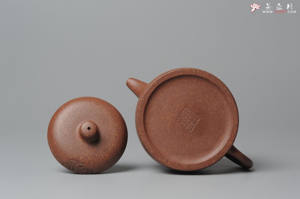 紫砂壶图片：张听刚精心装饰瓦当  金石其韵 养欲迷人 饱满 全手涌泉 - 宜兴紫砂壶网