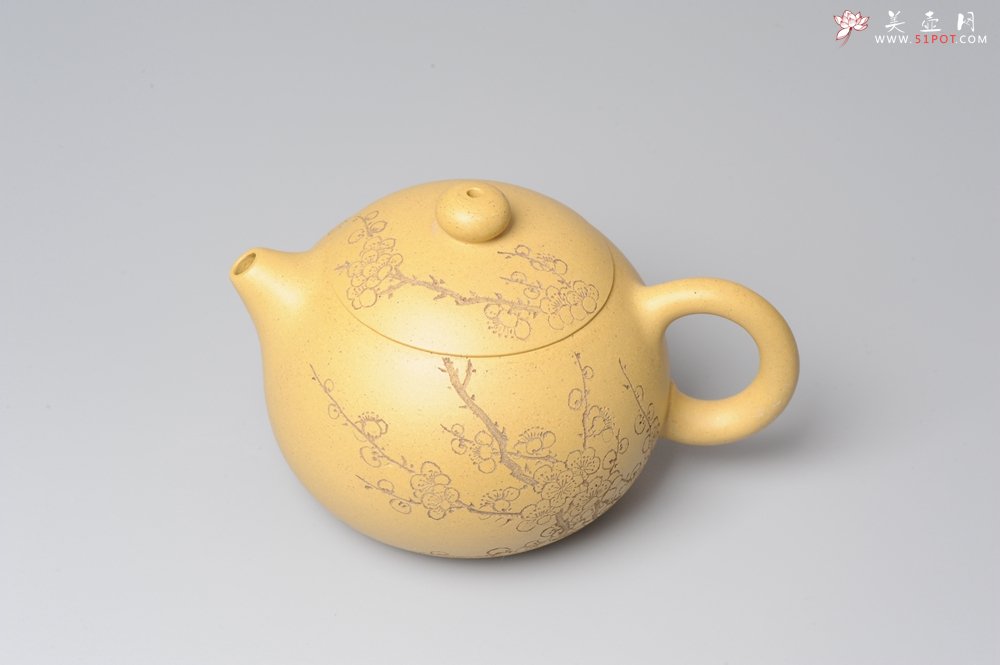 紫砂壶图片：助工袁德波精心装饰梅花 双助工联袂西施壶 - 宜兴紫砂壶网