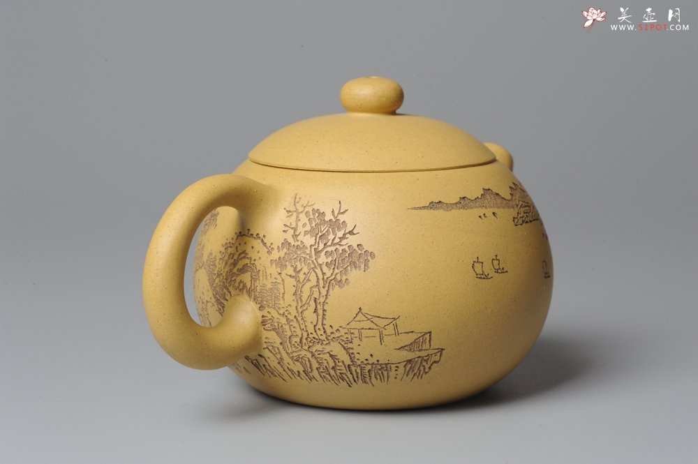 紫砂壶图片：助工袁德波精心装饰通景山水 双助工联袂西施壶 - 宜兴紫砂壶网